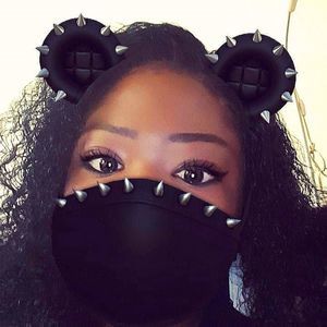 Meet your Posher, Crystal